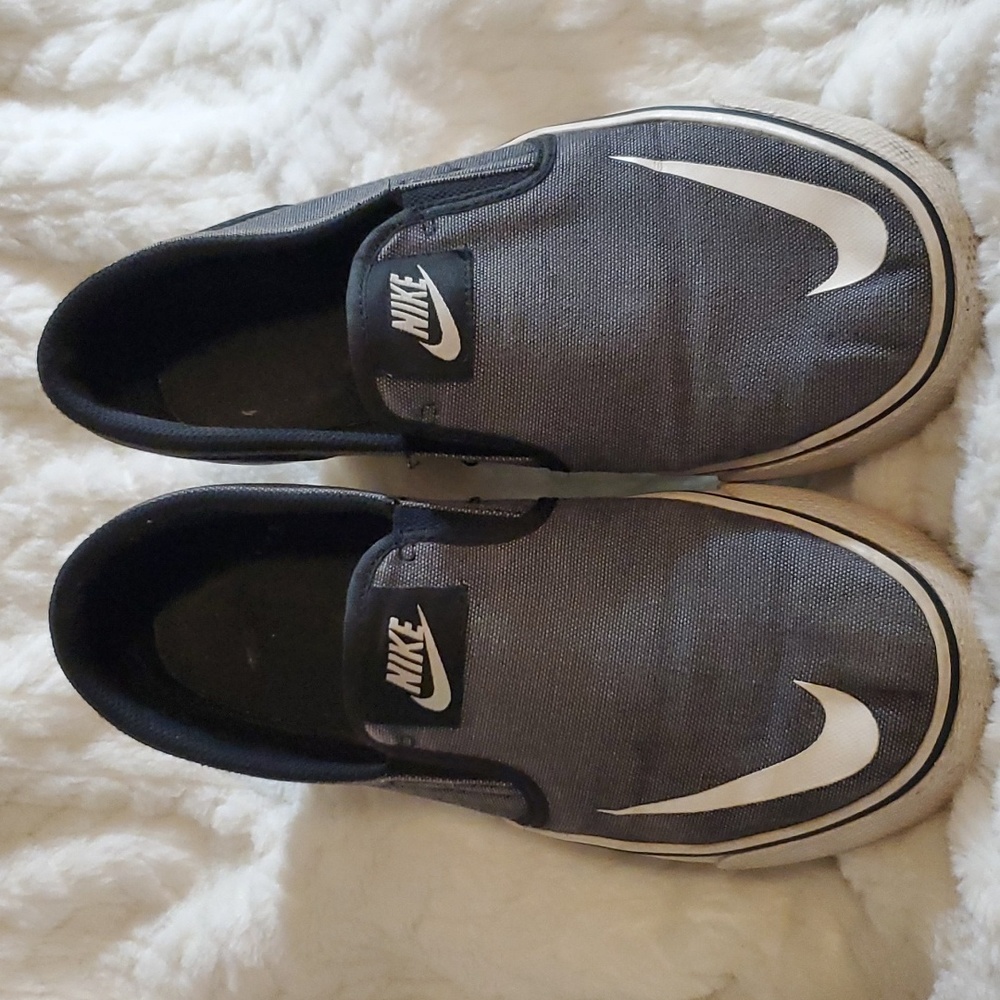 Nike slip on loafers